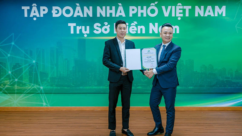 Lễ bổ nhiệm đội ngũ l&atilde;nh đạo trong sự kiện khai trương trụ sở Nh&agrave; Phố miền Nam